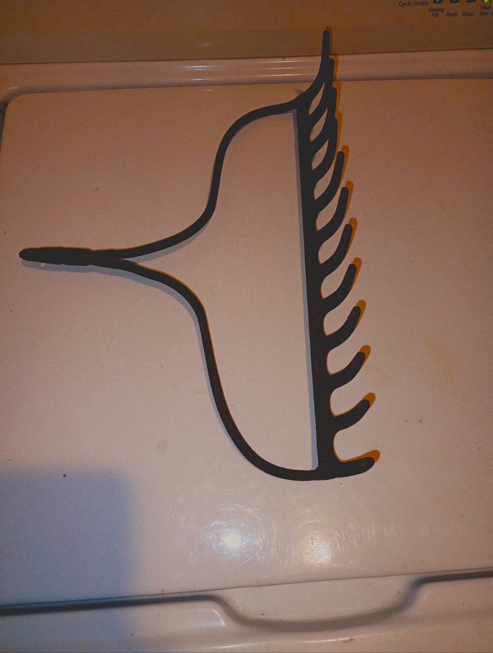 Vintage Rusty Brown Metal Rake - Picture 2 of 4